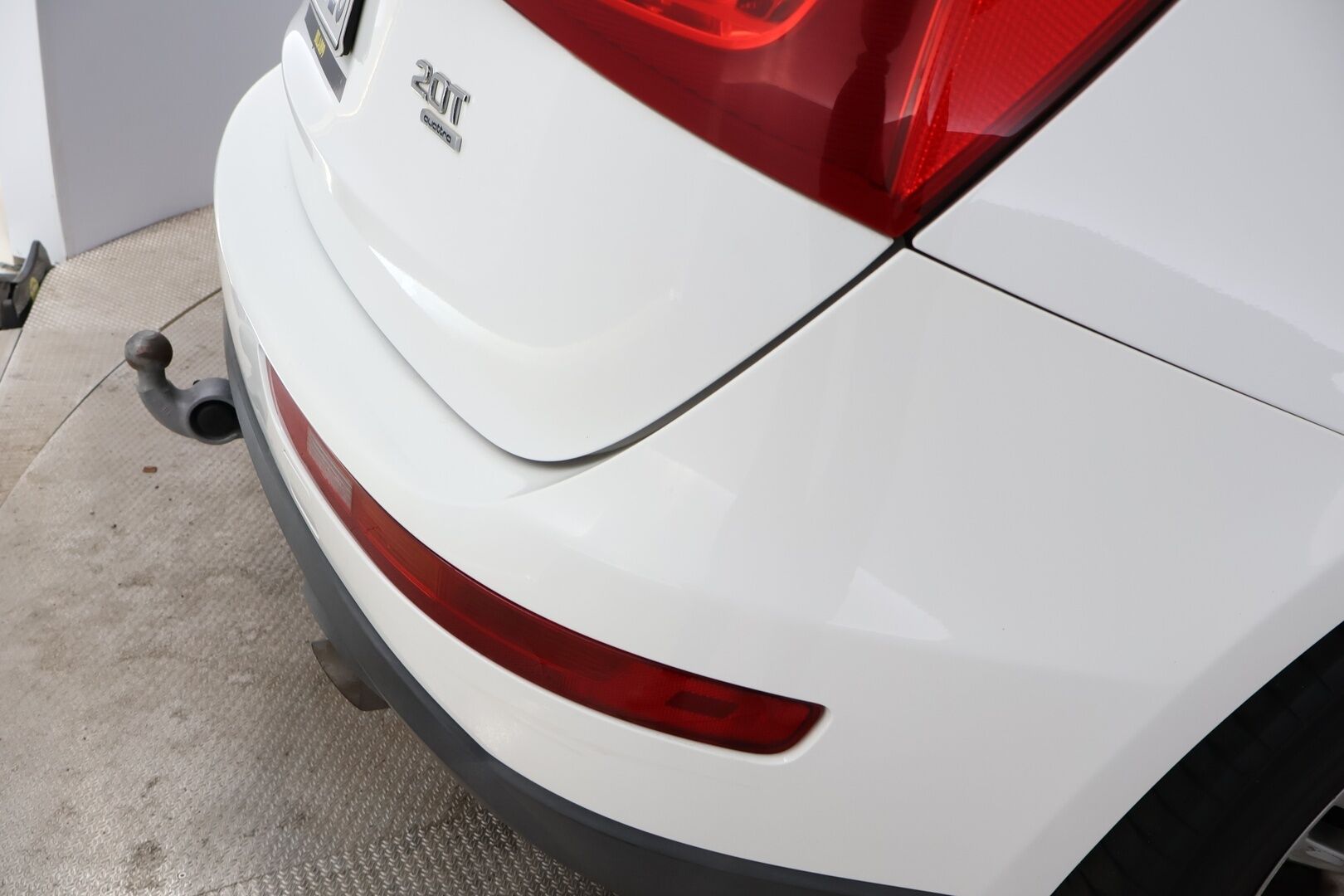 Audi Q5 2009 2.0 TFSI S-tronic Quattro - *NAHKA-ALCANTARA / LASIKATTO / SÄHKÖKONTTI / VETOKOUKKU / VAKKARI* *MYYDÄÄN HUUTOKAUPAT.COMISSA!!