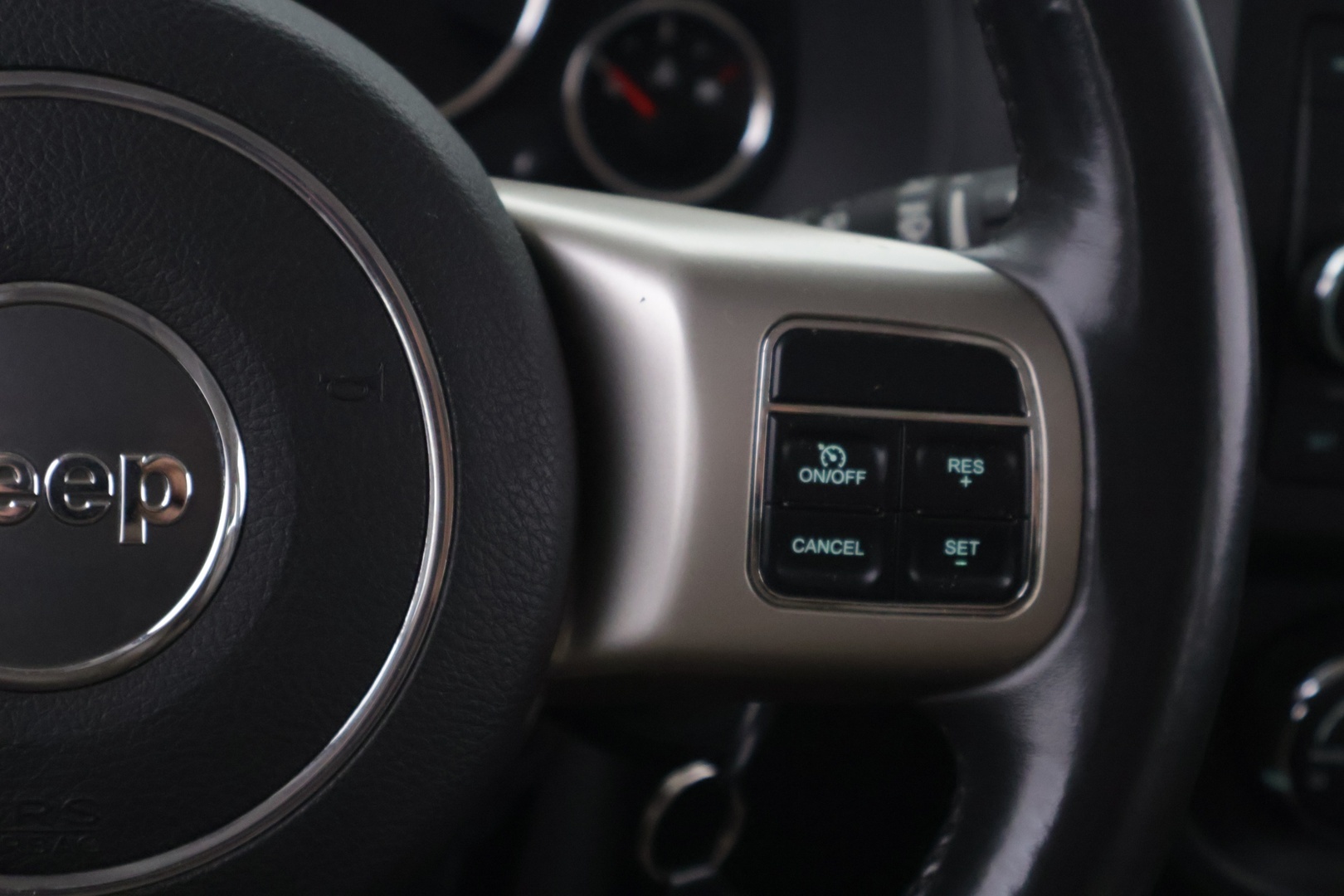 Jeep Patriot 2012 2,2 CRD Limited *YritysOutlet - Myydään vain yrityksille* - *Vaalea nahka sisusta / Koukku / Suomi auto*