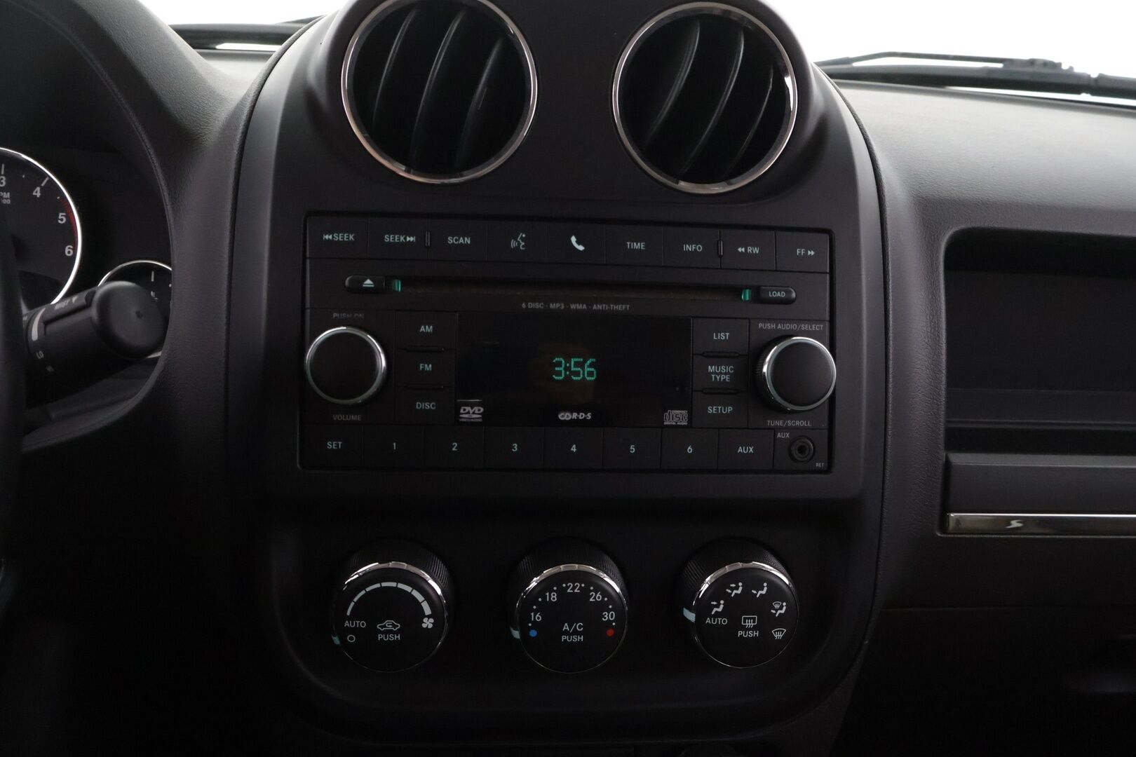 Jeep Patriot 2012 2,2 CRD Limited  *Myydään huutokaupat.com* - *Vaalea nahka sisusta / Koukku / Suomi auto*