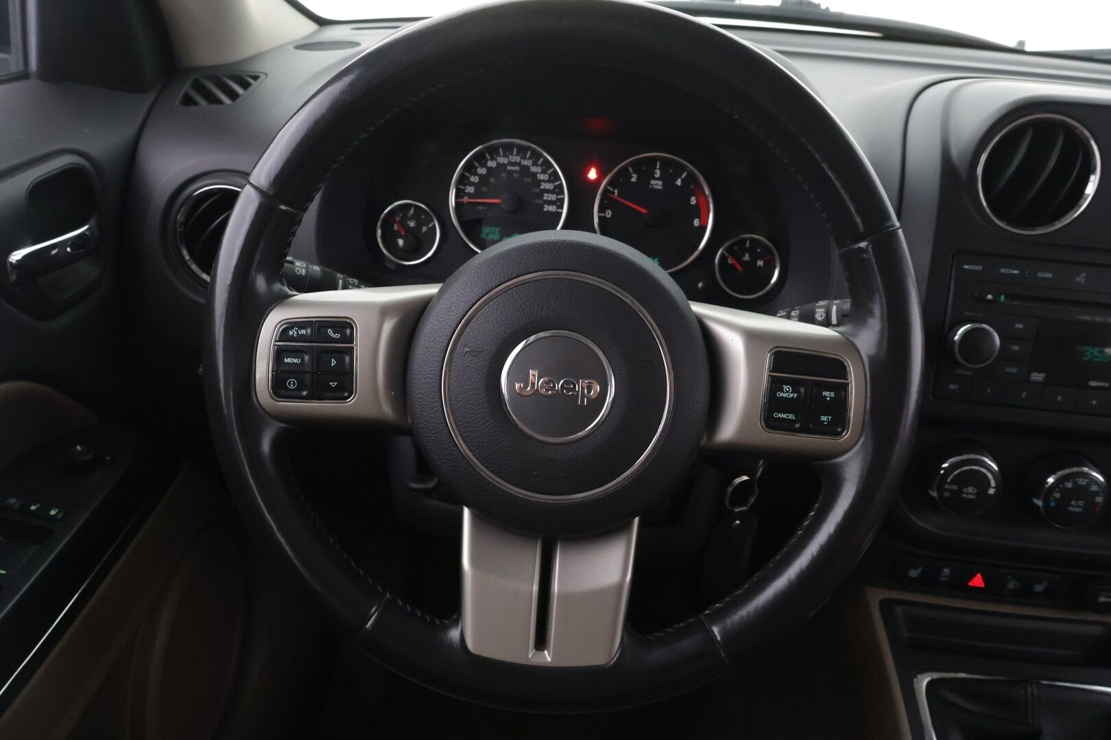 Jeep Patriot 2012 2,2 CRD Limited *YritysOutlet - Myydään vain yrityksille* - *Vaalea nahka sisusta / Koukku / Suomi auto*