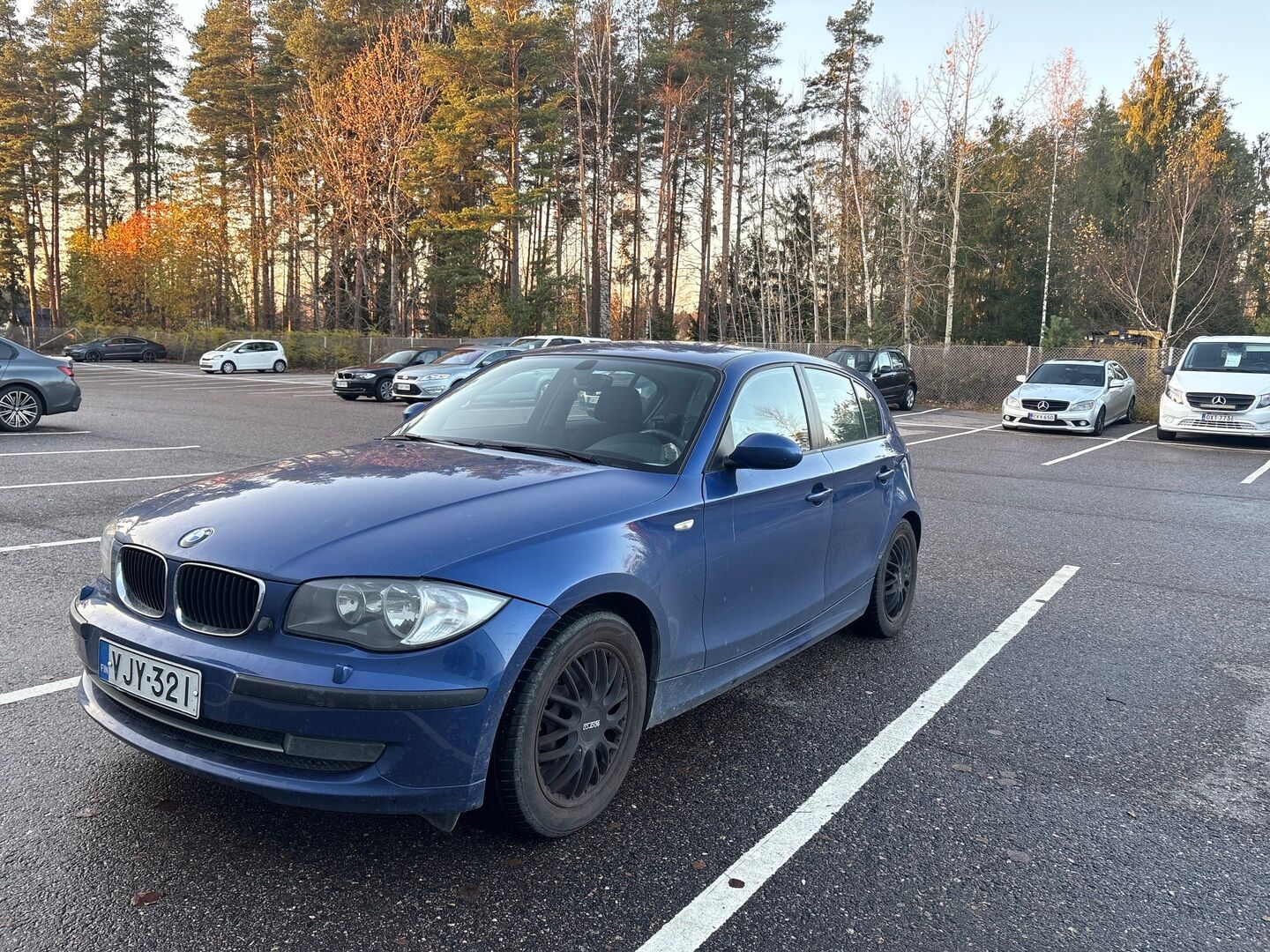 BMW 116 2007 E87 Hatchback 116i LCI - | Suomi-auto | Lohkolämmitin sisäpistokkeella | Aut. ilmastointi | AUX | Huoltokirja | Ajotietokone | Kahdet renkaat | 2x avain - KORKO VAIN 3,99 %