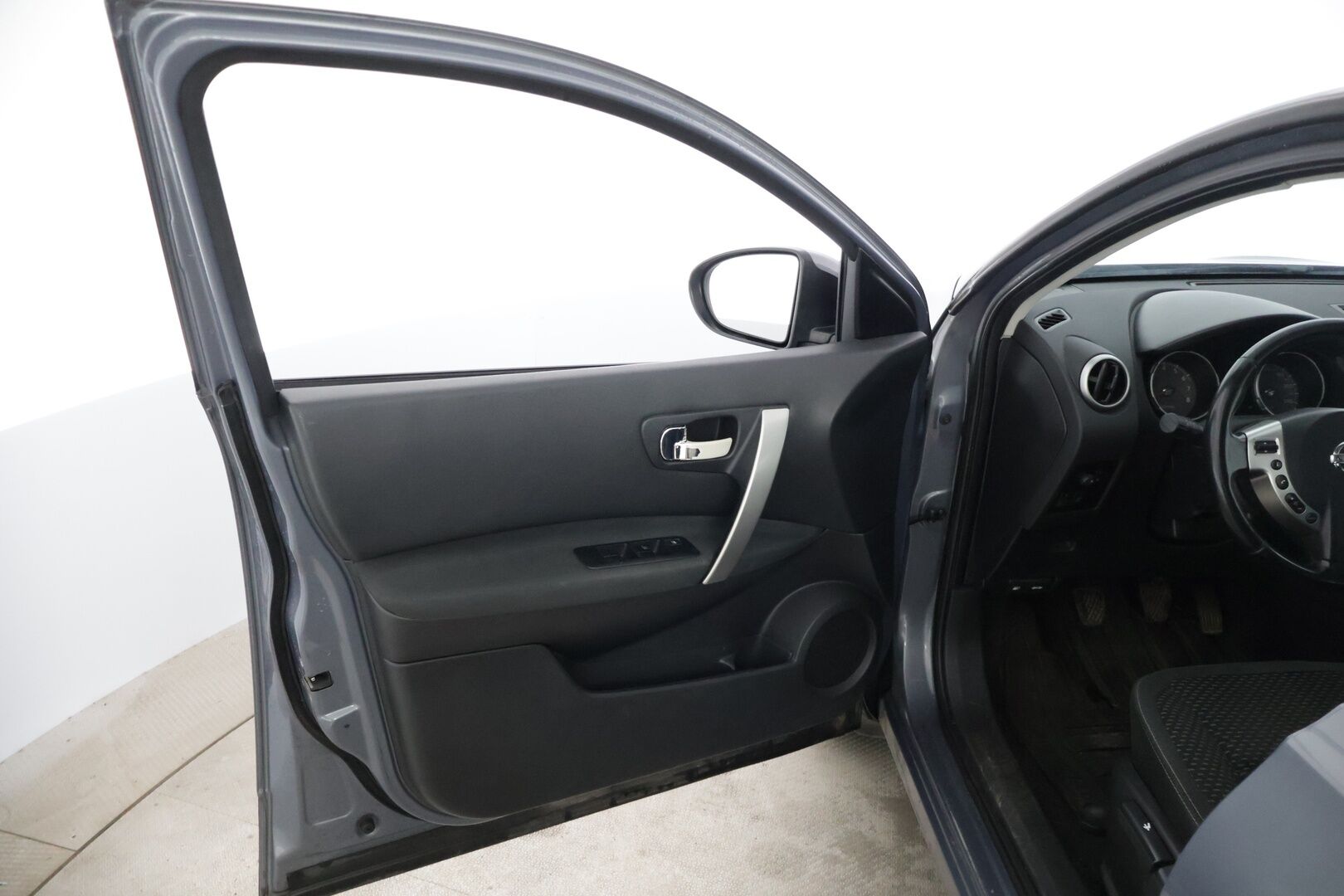 Nissan Qashqai 2010 2,0 Acenta 6 MT 2 WD RPS APR09 * Vakkari / Lohko / Tutkat / Koukku / Autom.ilmastointi 2-alueinen / 2x hyvät renkaat * - * Juuri saapunut / Siistikuntoinen / Hyvin huollettu * - HULLU BLACKWEEK KORKOTARJOUS 2,49%