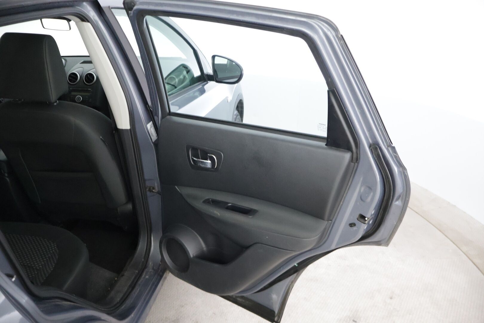 Nissan Qashqai 2010 2,0 Acenta 6 MT 2 WD RPS APR09 * Vakkari / Lohko / Tutkat / Koukku / Autom.ilmastointi 2-alueinen / 2x hyvät renkaat * - * Juuri saapunut / Siistikuntoinen / Hyvin huollettu * - HULLU BLACKWEEK KORKOTARJOUS 2,49%