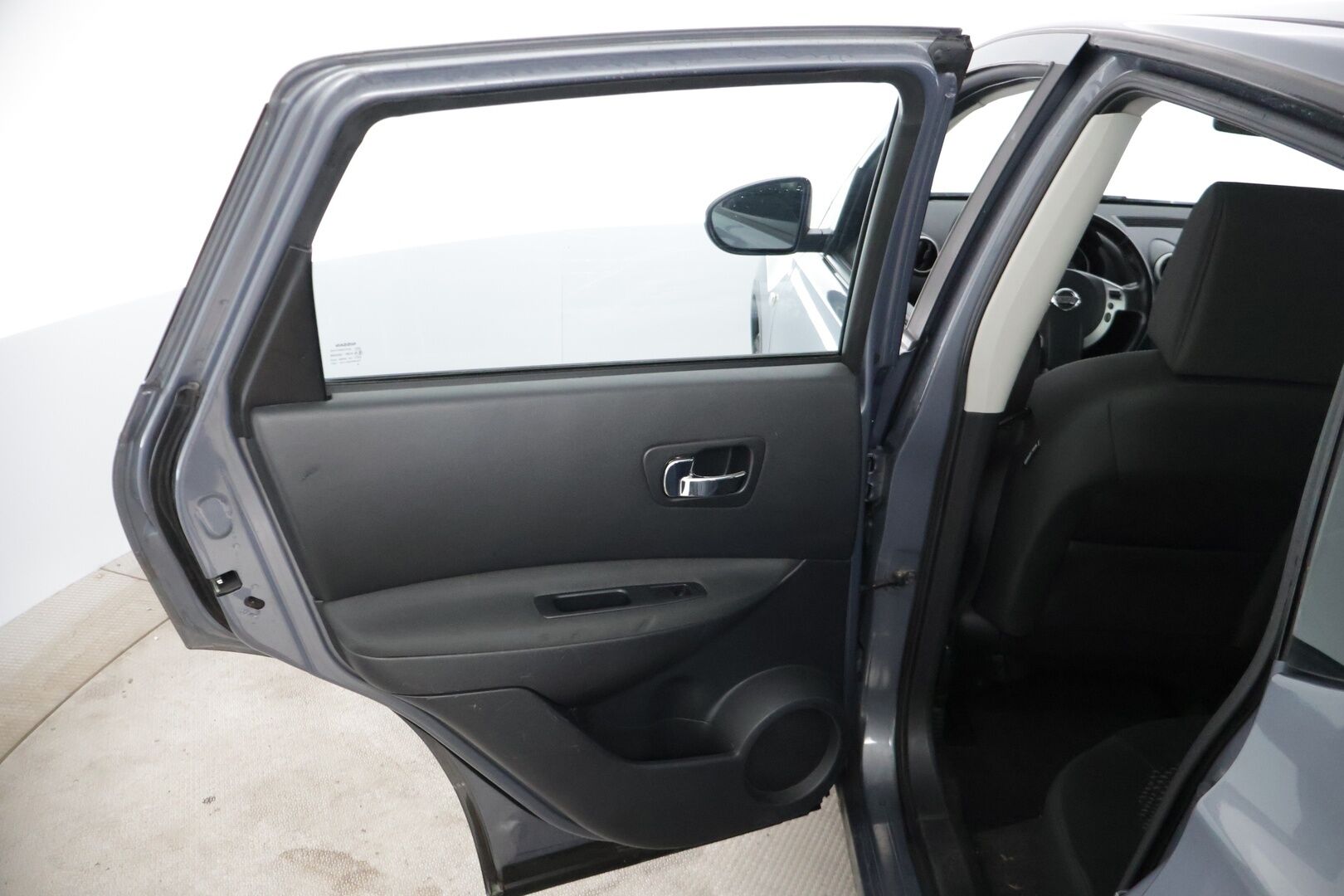 Nissan Qashqai 2010 2,0 Acenta 6 MT 2 WD RPS APR09 * Vakkari / Lohko / Tutkat / Koukku / Autom.ilmastointi 2-alueinen / 2x hyvät renkaat * - * Juuri saapunut / Siistikuntoinen / Hyvin huollettu * - HULLU BLACKWEEK KORKOTARJOUS 2,49%