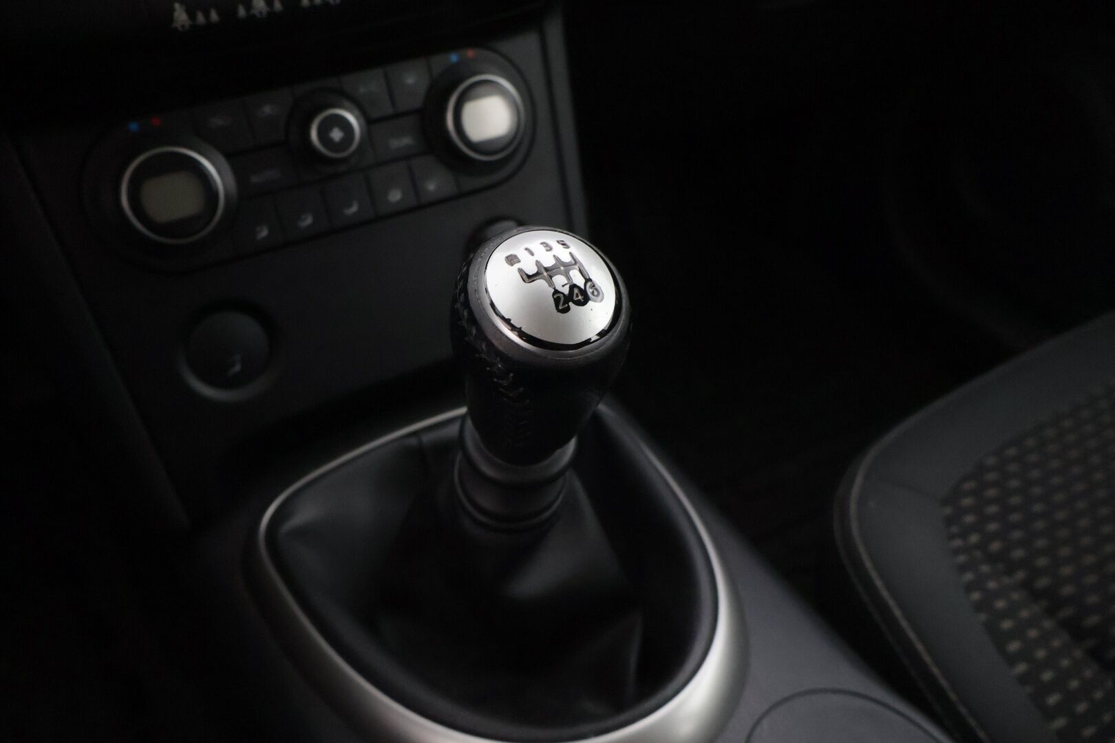 Nissan Qashqai 2010 2,0 Acenta 6 MT 2 WD RPS APR09 * Vakkari / Lohko / Tutkat / Koukku / Autom.ilmastointi 2-alueinen / 2x hyvät renkaat * - * Juuri saapunut / Siistikuntoinen / Hyvin huollettu * - HULLU BLACKWEEK KORKOTARJOUS 2,49%