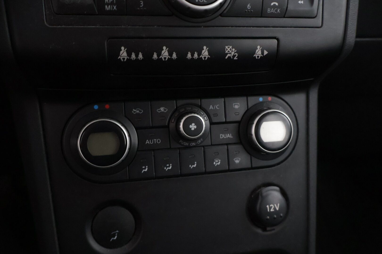 Nissan Qashqai 2010 2,0 Acenta 6 MT 2 WD RPS APR09 * Vakkari / Lohko / Tutkat / Koukku / Autom.ilmastointi 2-alueinen / 2x hyvät renkaat * - * Juuri saapunut / Siistikuntoinen / Hyvin huollettu * - HULLU BLACKWEEK KORKOTARJOUS 2,49%