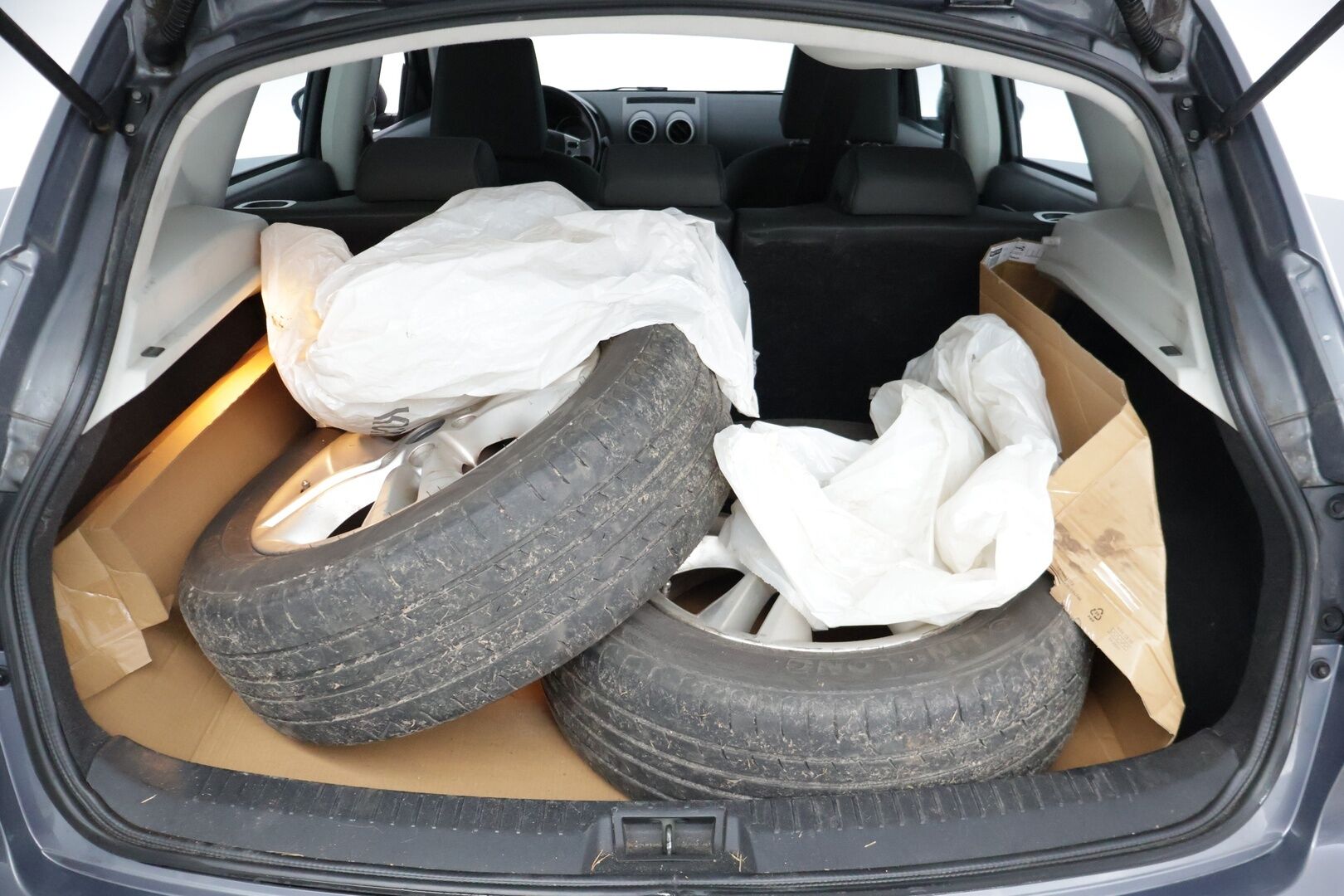 Nissan Qashqai 2010 2,0 Acenta 6 MT 2 WD RPS APR09 * Vakkari / Lohko / Tutkat / Koukku / Autom.ilmastointi 2-alueinen / 2x hyvät renkaat * - * Juuri saapunut / Siistikuntoinen / Hyvin huollettu * - HULLU BLACKWEEK KORKOTARJOUS 2,49%