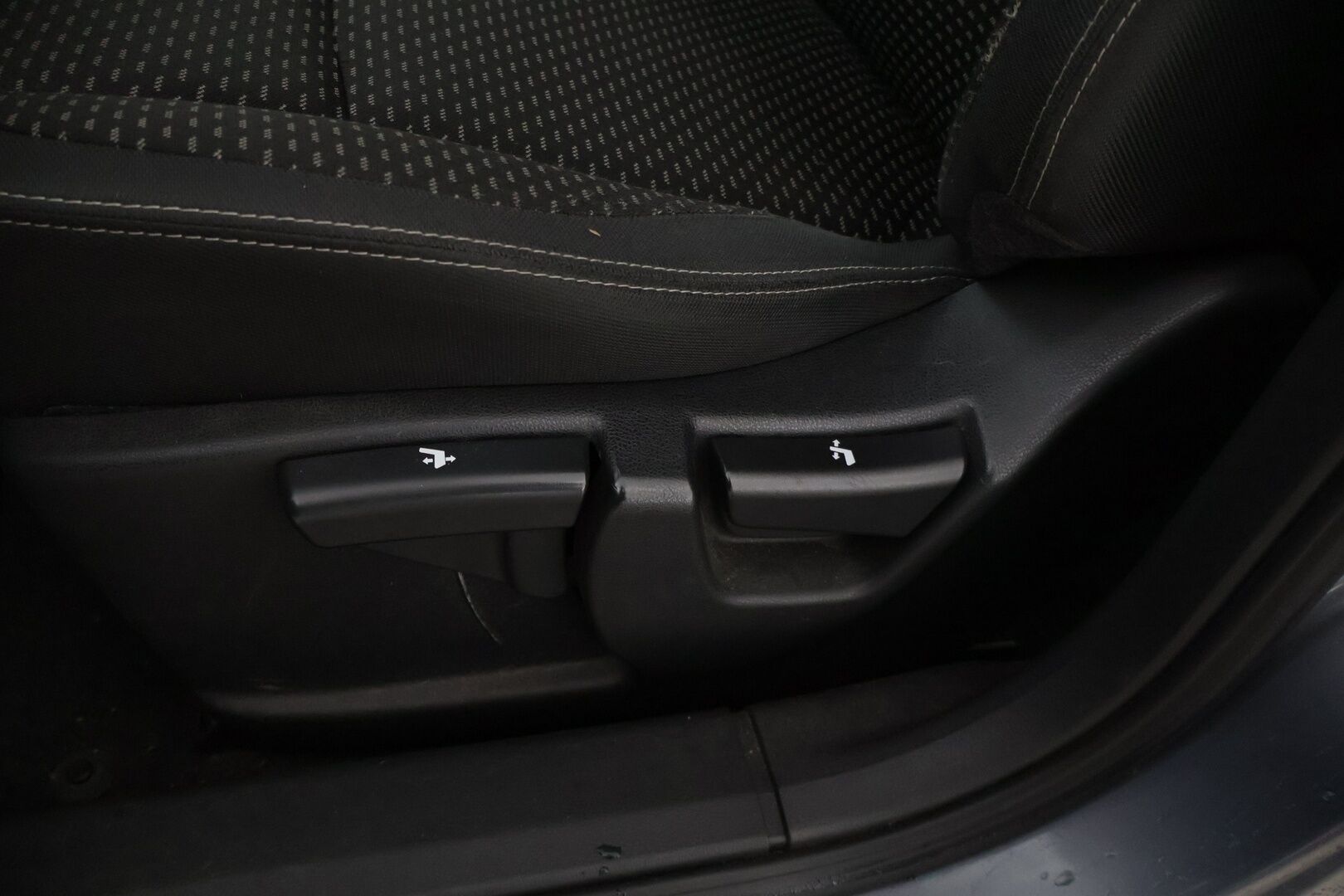 Nissan Qashqai 2010 2,0 Acenta 6 MT 2 WD RPS APR09 * Vakkari / Lohko / Tutkat / Koukku / Autom.ilmastointi 2-alueinen / 2x hyvät renkaat * - * Juuri saapunut / Siistikuntoinen / Hyvin huollettu * - HULLU BLACKWEEK KORKOTARJOUS 2,49%