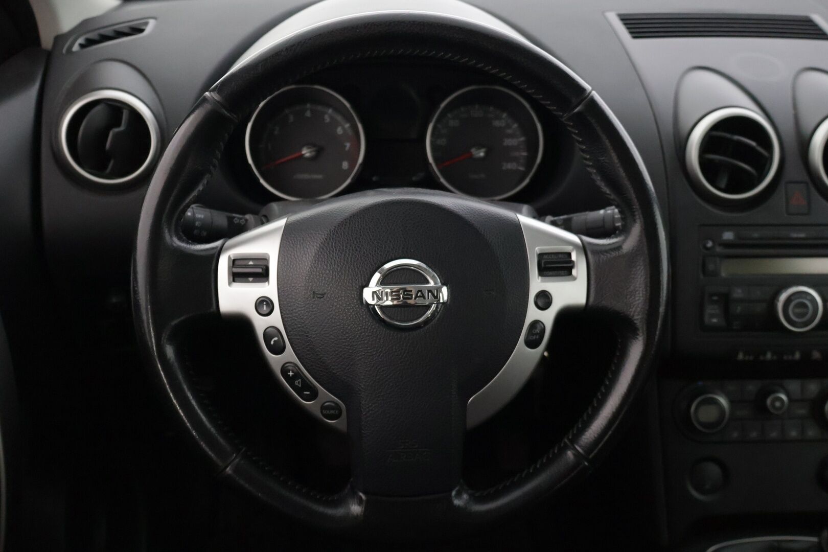 Nissan Qashqai 2010 2,0 Acenta 6 MT 2 WD RPS APR09 * Vakkari / Lohko / Tutkat / Koukku / Autom.ilmastointi 2-alueinen / 2x hyvät renkaat * - * Juuri saapunut / Siistikuntoinen / Hyvin huollettu * - HULLU BLACKWEEK KORKOTARJOUS 2,49%