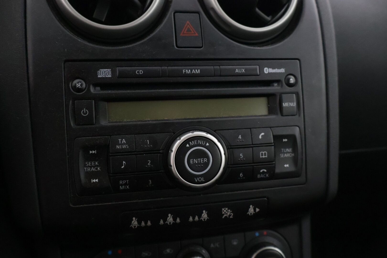 Nissan Qashqai 2010 2,0 Acenta 6 MT 2 WD RPS APR09 * Vakkari / Lohko / Tutkat / Koukku / Autom.ilmastointi 2-alueinen / 2x hyvät renkaat * - * Juuri saapunut / Siistikuntoinen / Hyvin huollettu * - HULLU BLACKWEEK KORKOTARJOUS 2,49%