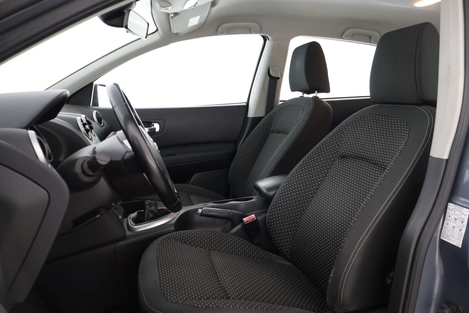 Nissan Qashqai 2010 2,0 Acenta 6 MT 2 WD RPS APR09 * Vakkari / Lohko / Tutkat / Koukku / Autom.ilmastointi 2-alueinen / 2x hyvät renkaat * - * Juuri saapunut / Siistikuntoinen / Hyvin huollettu * - HULLU BLACKWEEK KORKOTARJOUS 2,49%