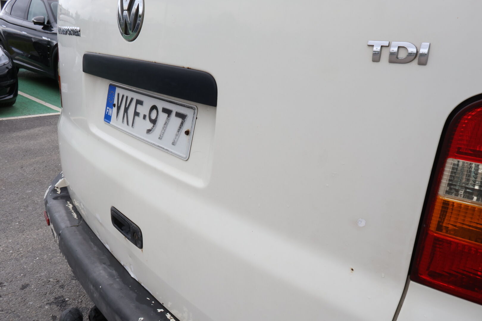 Volkswagen Transporter 2004 TRANSPORTER KOMBI 4ov 1896cm3 *MYYDÄÄN HUUTOKAUPAT.COM*