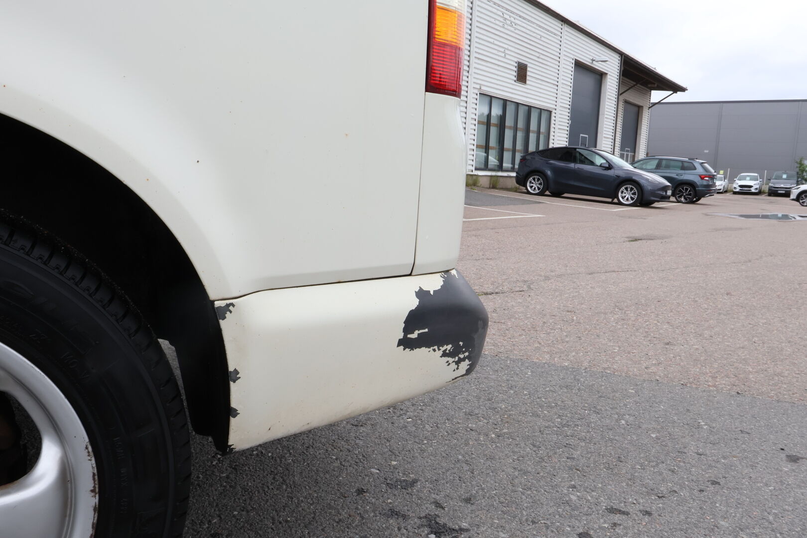 Volkswagen Transporter 2004 TRANSPORTER KOMBI 4ov 1896cm3 *MYYDÄÄN HUUTOKAUPAT.COM*