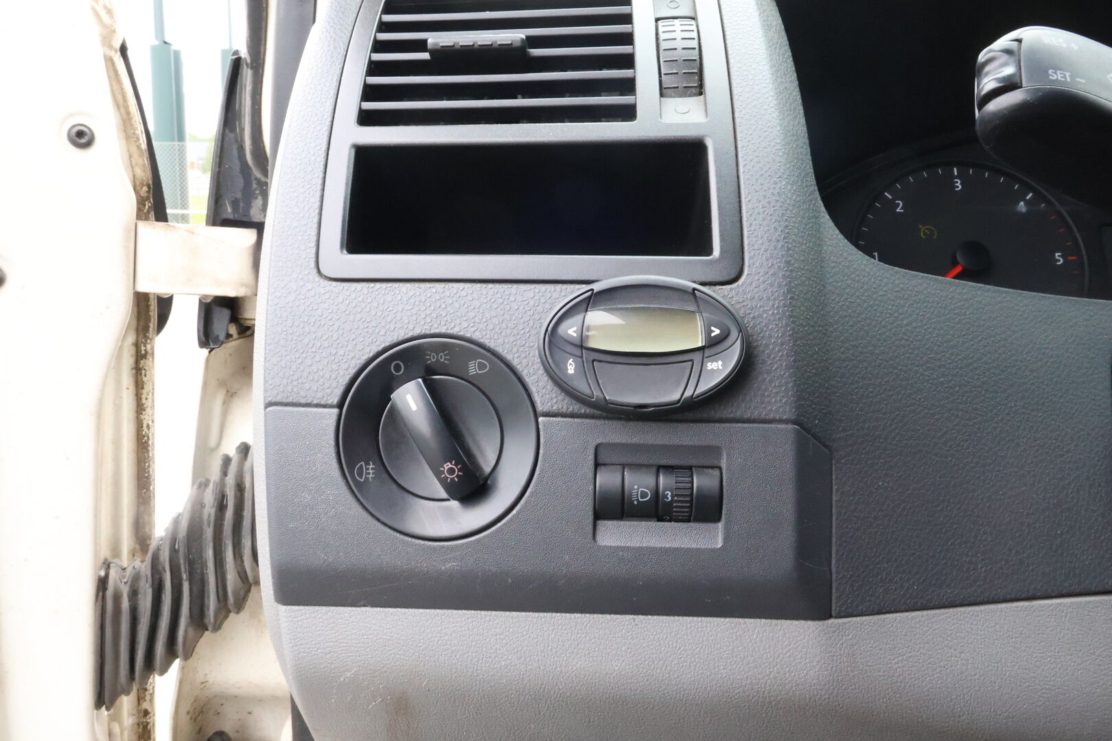 Volkswagen Transporter 2004 TRANSPORTER KOMBI 4ov 1896cm3 *MYYDÄÄN HUUTOKAUPAT.COM*