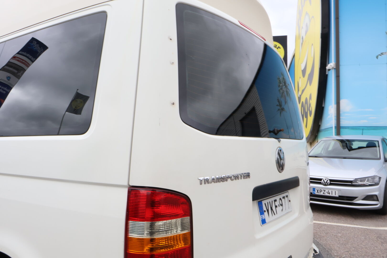 Volkswagen Transporter 2004 TRANSPORTER KOMBI 4ov 1896cm3 *MYYDÄÄN HUUTOKAUPAT.COM*