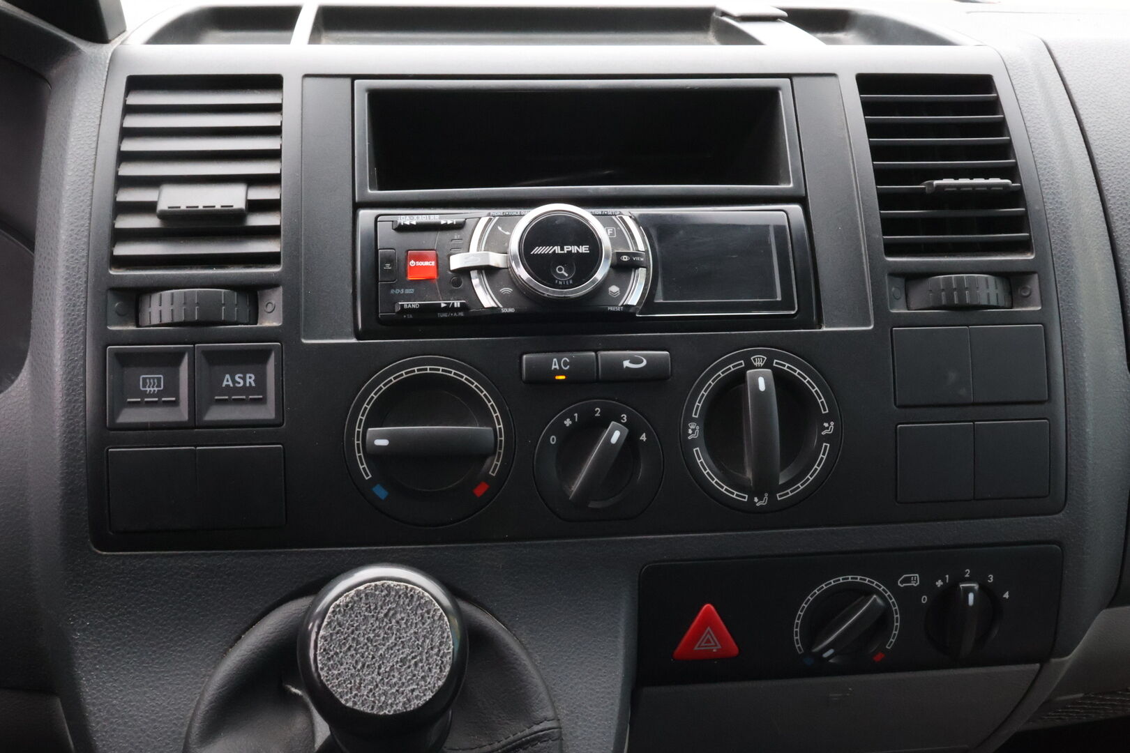 Volkswagen Transporter 2004 TRANSPORTER KOMBI 4ov 1896cm3 *MYYDÄÄN HUUTOKAUPAT.COM*