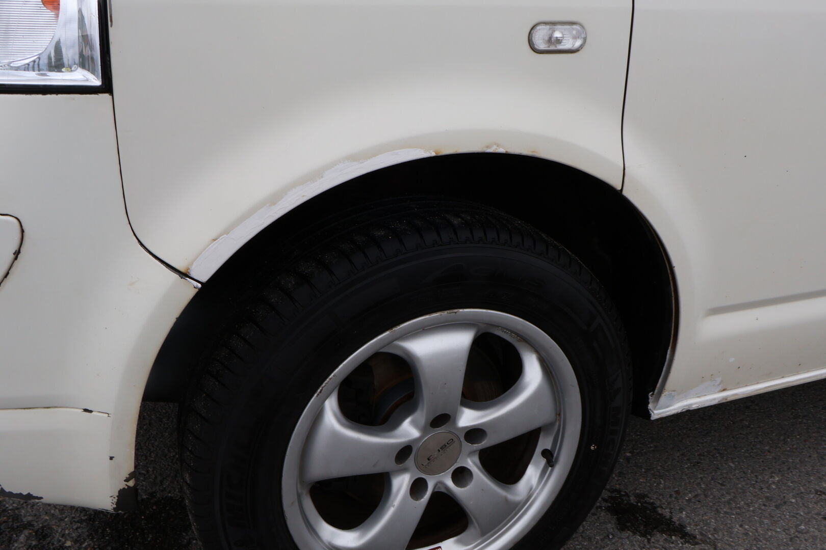 Volkswagen Transporter 2004 TRANSPORTER KOMBI 4ov 1896cm3 *MYYDÄÄN HUUTOKAUPAT.COM*