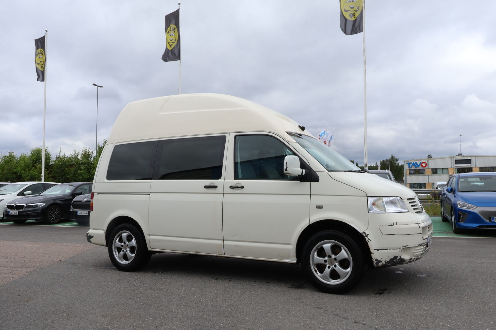 Volkswagen Transporter 2004 TRANSPORTER KOMBI 4ov 1896cm3 *MYYDÄÄN HUUTOKAUPAT.COM*