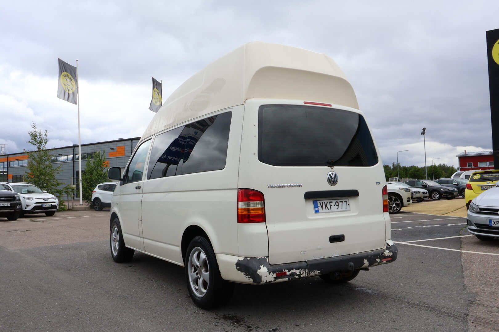 Volkswagen Transporter 2004 TRANSPORTER KOMBI 4ov 1896cm3 *MYYDÄÄN HUUTOKAUPAT.COM*