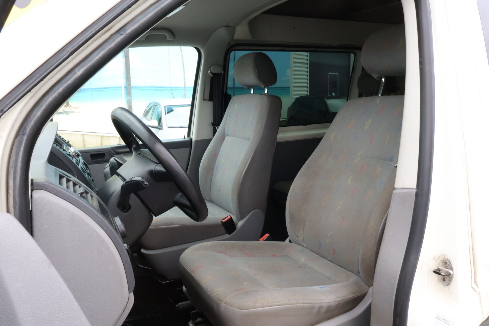 Volkswagen Transporter 2004 TRANSPORTER KOMBI 4ov 1896cm3 *MYYDÄÄN HUUTOKAUPAT.COM*