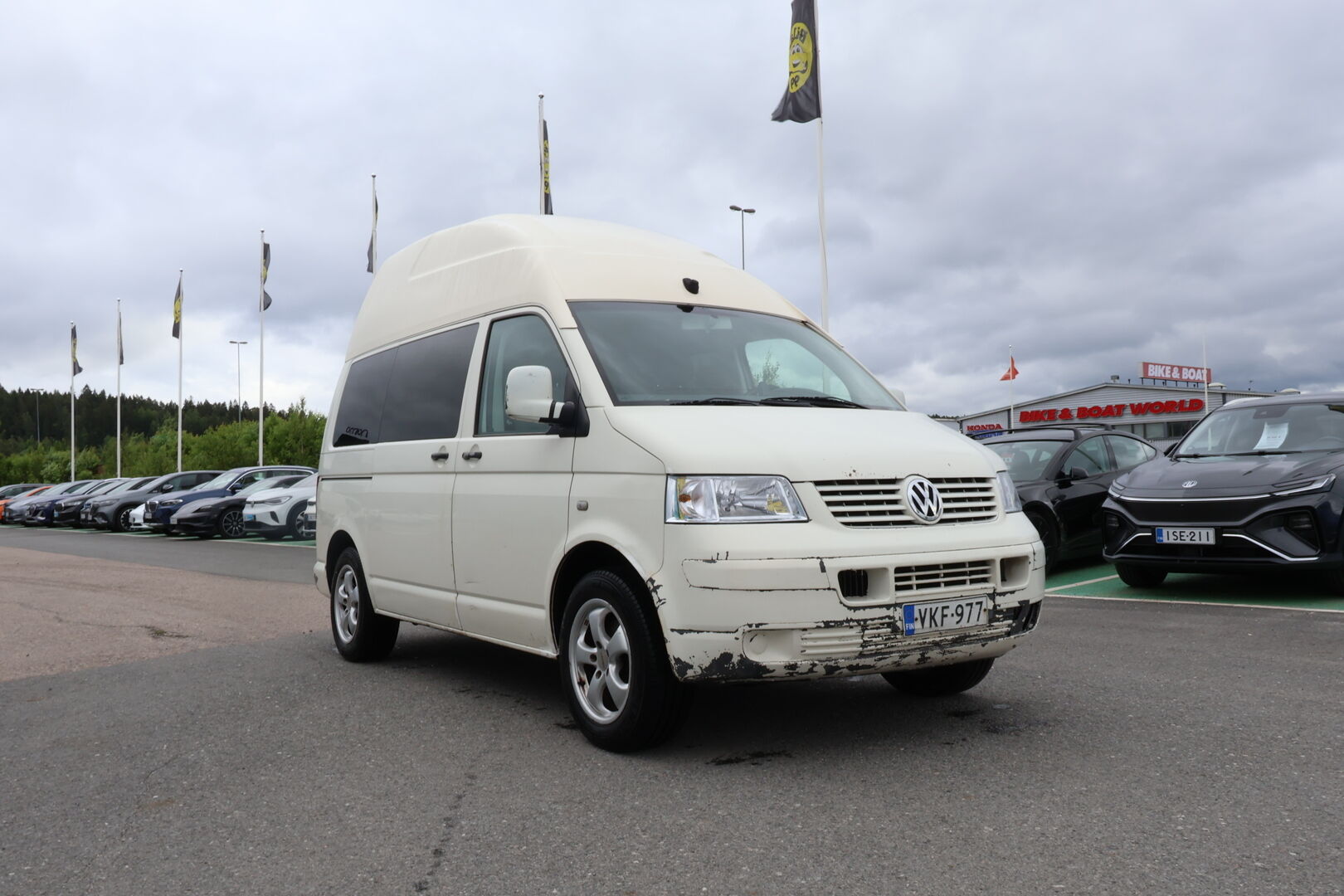 Volkswagen Transporter 2004 TRANSPORTER KOMBI 4ov 1896cm3 *MYYDÄÄN HUUTOKAUPAT.COM*