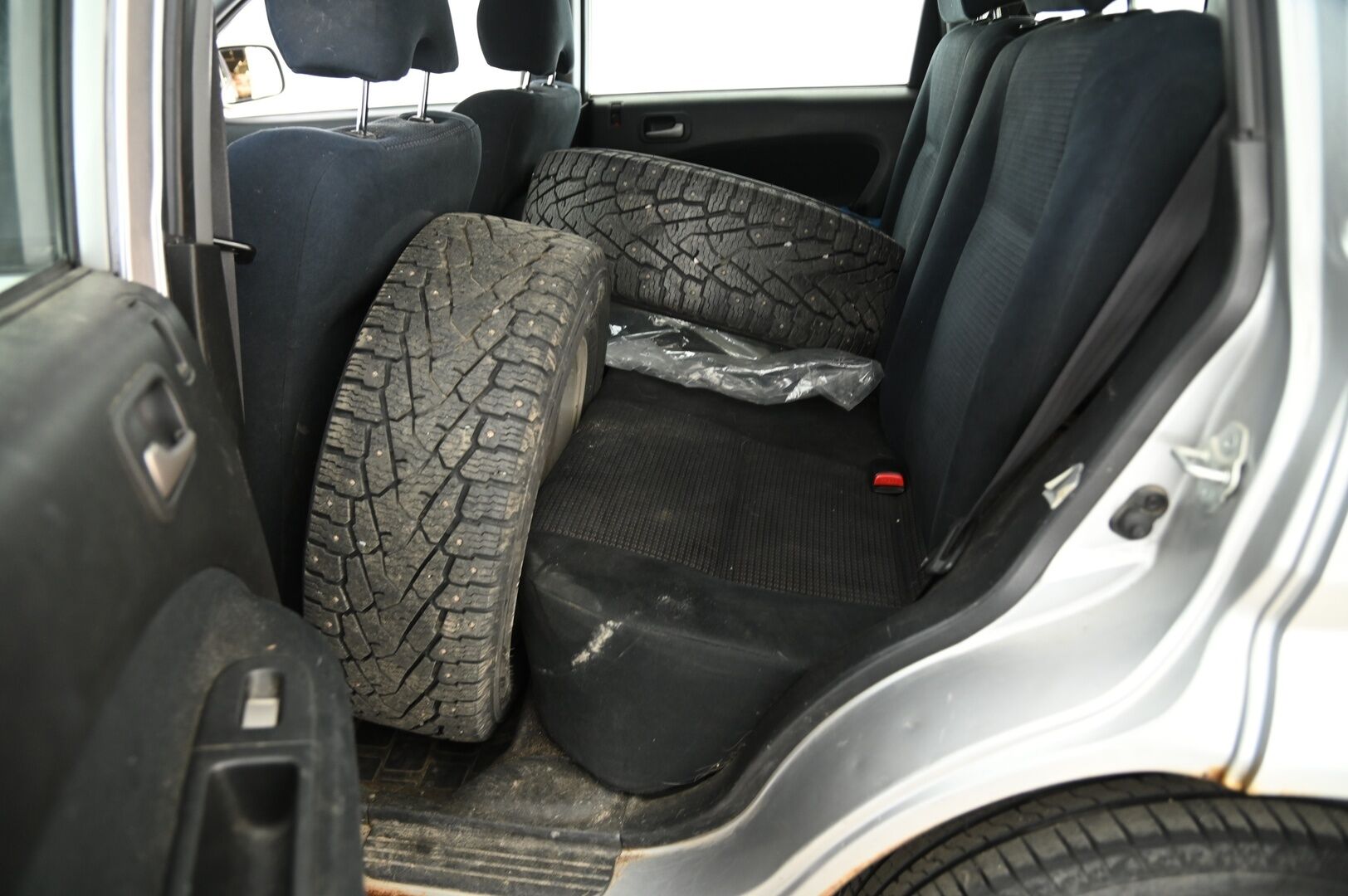 Honda HR-V 2004 4D HR-V HATCHBACK 1.6-GH47-4X4/245 Klassikko / Lohko / Koukku / Suomi-auto / MYYDÄÄN HUUTOKAUPAT.COM