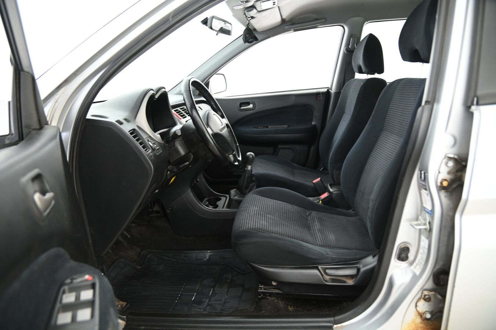 Honda HR-V 2004 4D HR-V HATCHBACK 1.6-GH47-4X4/245 Klassikko / Lohko / Koukku / Suomi-auto / MYYDÄÄN HUUTOKAUPAT.COM