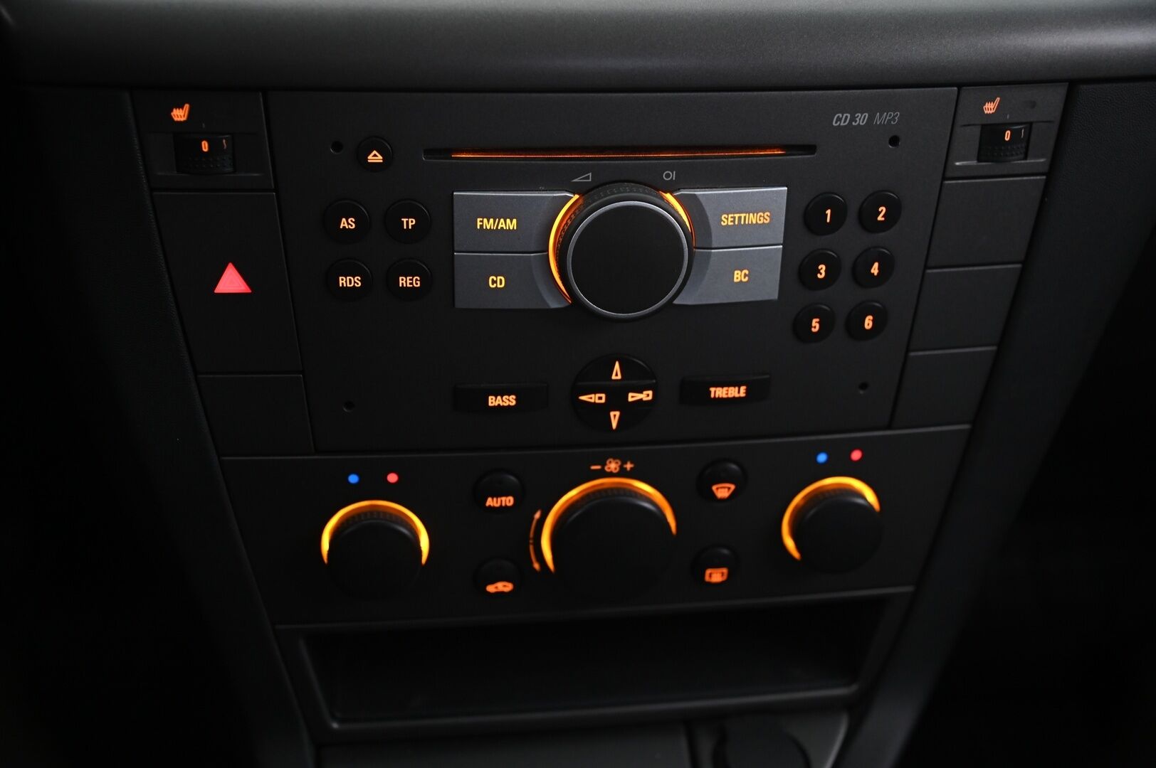 Opel Vectra 2006 4D VECTRA SEDAN 1.8-ZCF69/270 *Myydään Huutokaupat.com kautta* - https://huutokaupat.com/kohde/6558773/opel-vectra-led-lisavalo-vakkari-leimaa-helmikuuhun-2006