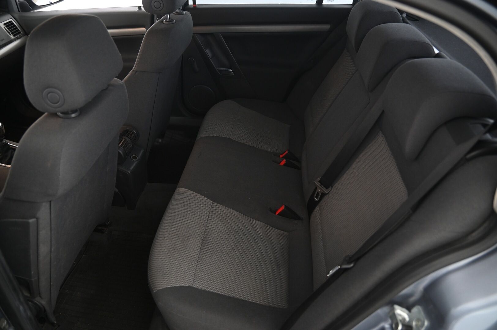 Opel Vectra 2006 4D VECTRA SEDAN 1.8-ZCF69/270 *Myydään Huutokaupat.com kautta* - https://huutokaupat.com/kohde/6558773/opel-vectra-led-lisavalo-vakkari-leimaa-helmikuuhun-2006