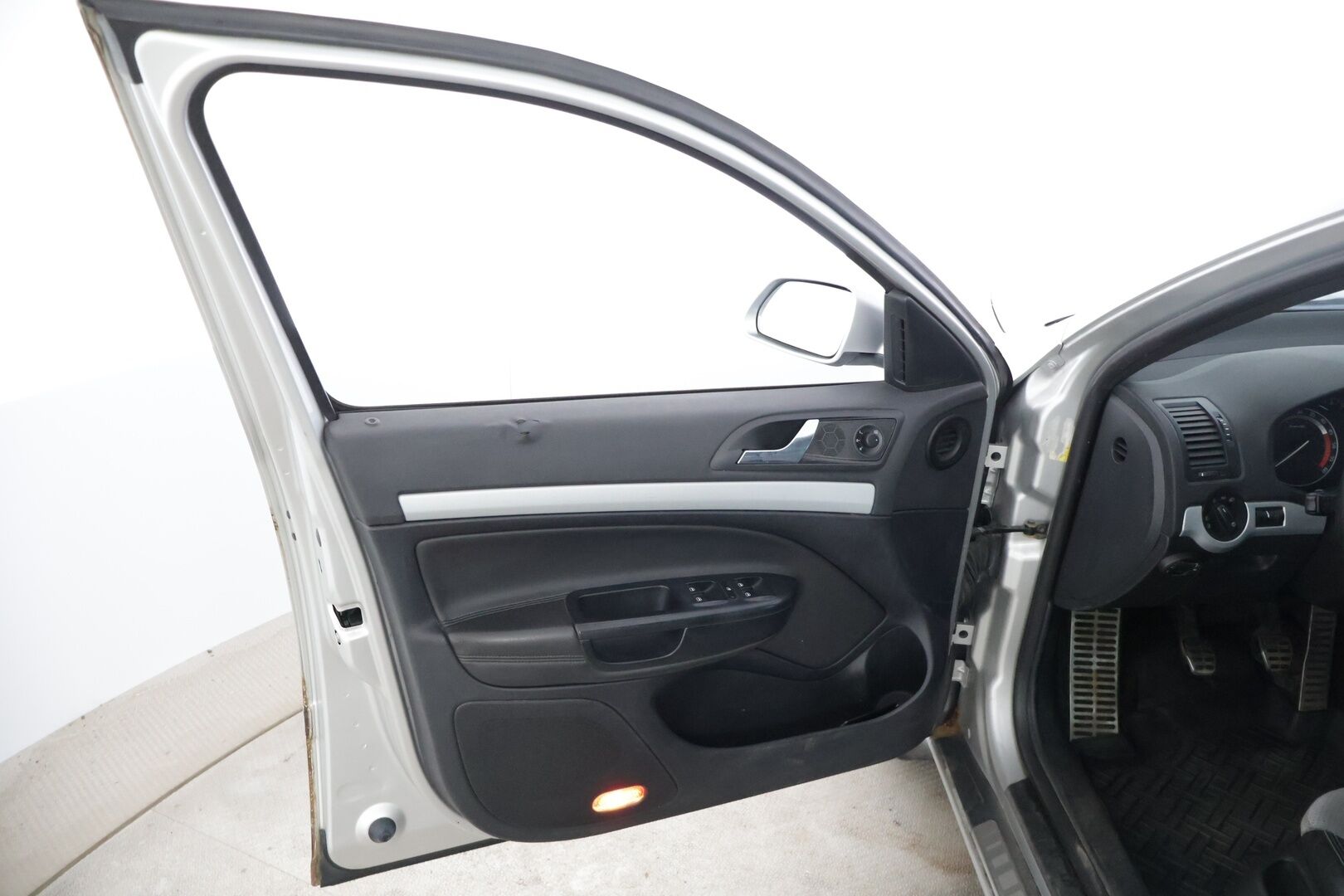 Skoda Octavia 2007 4D OCTAVIA RS COMBI 2.0TD *Yritys Outlet - Myydään vain yrityksille! / Webasto / Vetokoukku / Lohko / Vakkari / Kattokaiteet / Isofix / Kahdet renkaat / *