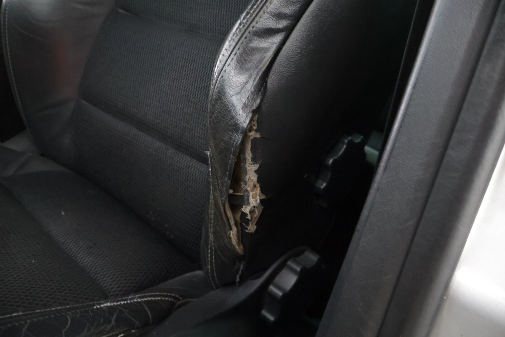 Skoda Octavia 2007 4D OCTAVIA RS COMBI 2.0TD *Yritys Outlet - Myydään vain yrityksille! / Webasto / Vetokoukku / Lohko / Vakkari / Kattokaiteet / Isofix / Kahdet renkaat / *