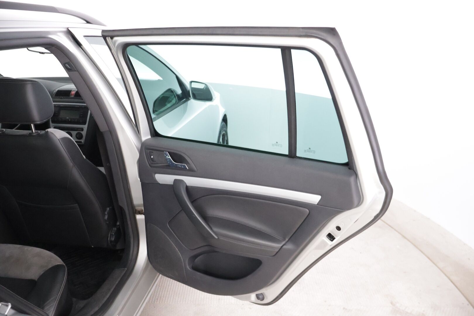 Skoda Octavia 2007 4D OCTAVIA RS COMBI 2.0TD *Yritys Outlet - Myydään vain yrityksille! / Webasto / Vetokoukku / Lohko / Vakkari / Kattokaiteet / Isofix / Kahdet renkaat / *