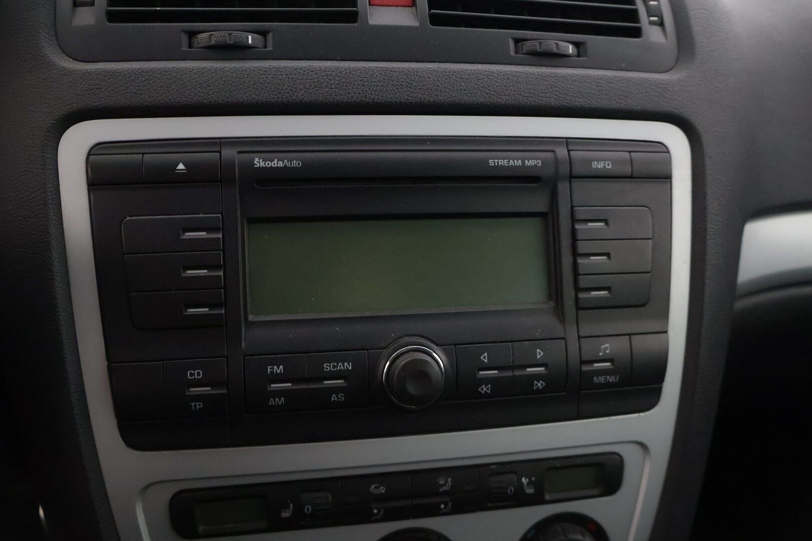 Skoda Octavia 2007 4D OCTAVIA RS COMBI 2.0TD *Yritys Outlet - Myydään vain yrityksille! / Webasto / Vetokoukku / Lohko / Vakkari / Kattokaiteet / Isofix / Kahdet renkaat / *