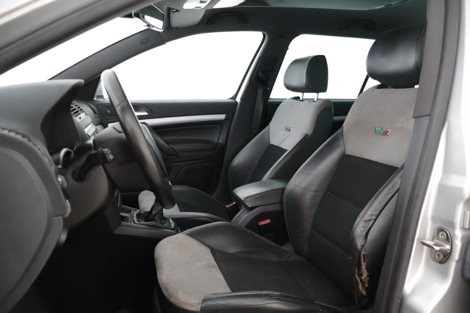 Skoda Octavia 2007 4D OCTAVIA RS COMBI 2.0TD *Yritys Outlet - Myydään vain yrityksille! / Webasto / Vetokoukku / Lohko / Vakkari / Kattokaiteet / Isofix / Kahdet renkaat / *