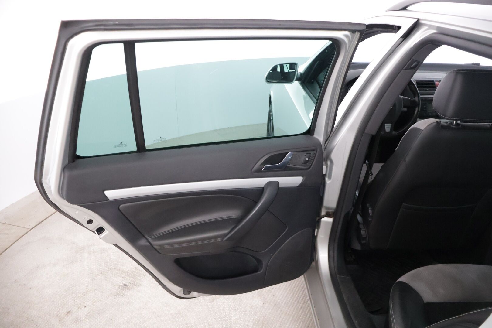 Skoda Octavia 2007 4D OCTAVIA RS COMBI 2.0TD *Yritys Outlet - Myydään vain yrityksille! / Webasto / Vetokoukku / Lohko / Vakkari / Kattokaiteet / Isofix / Kahdet renkaat / *