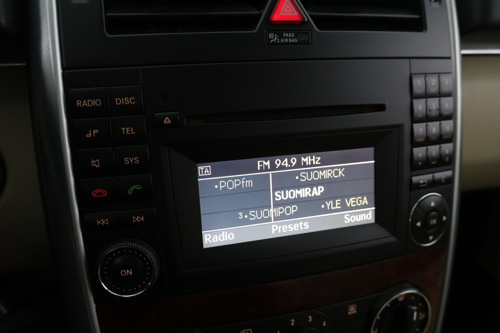 Mercedes-Benz B 2010 180 A Business - *YritysOutlet - Myydään vain Yrityksille* / Suomi-auto / Lohko+sisä / Vakkari / Vetokoukku / 2x Renkaat / Hyvät huollot!