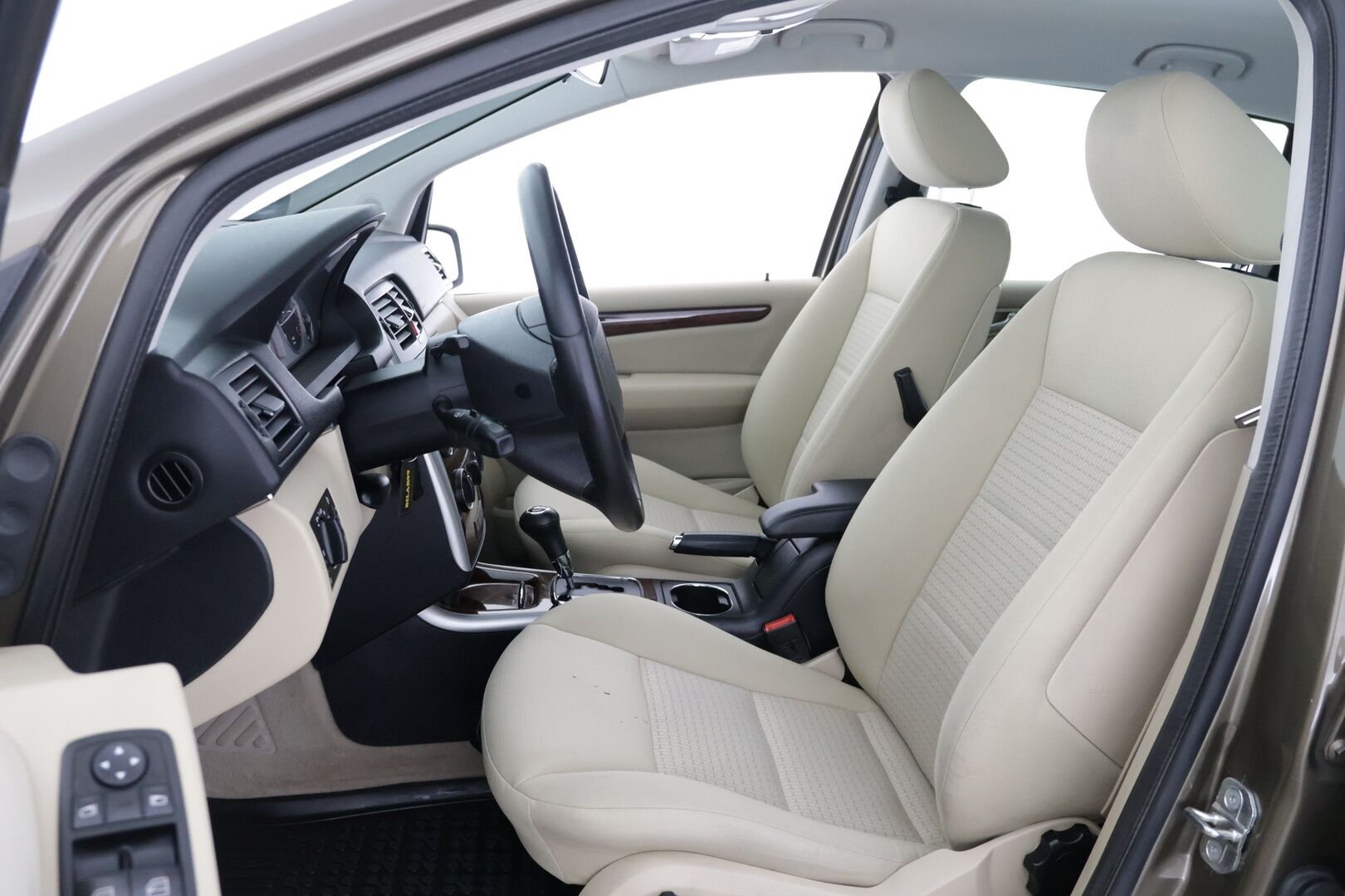 Mercedes-Benz B 2010 180 A Business - *YritysOutlet - Myydään vain Yrityksille* / Suomi-auto / Lohko+sisä / Vakkari / Vetokoukku / 2x Renkaat / Hyvät huollot!