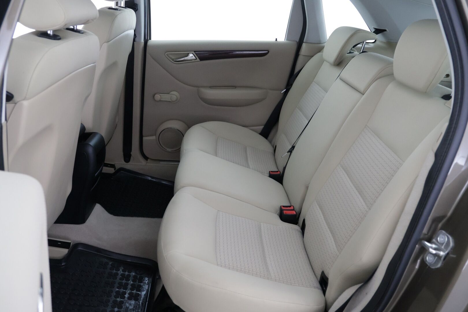 Mercedes-Benz B 2010 180 A Business - *YritysOutlet - Myydään vain Yrityksille* / Suomi-auto / Lohko+sisä / Vakkari / Vetokoukku / 2x Renkaat / Hyvät huollot!