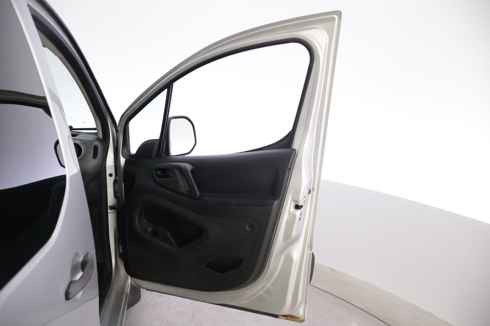 Citroen Berlingo Van 2010 HDi 90 L2 - | Myydään Huutokaupat.com | Webasto | Vakionopeudensäädin | Vetokoukku | Lohkolämmitin sisäpistokkeella | Ilmastointi | Kahdet renkaat ja vanteet |