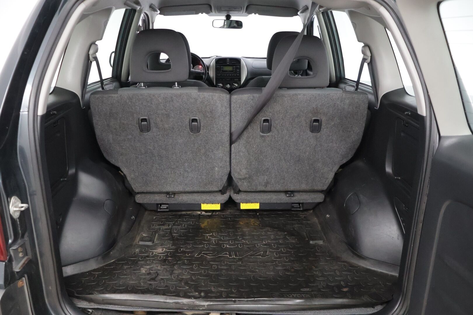 Toyota RAV4 2005 2,0 VVT-i 4WD * Lohkolämmitin / 2x renkaat / Vakkari / Tutkat * - *Kattavasti huollettu Suomiauto / Luotettavaa tekniikkaa edullisesti!*