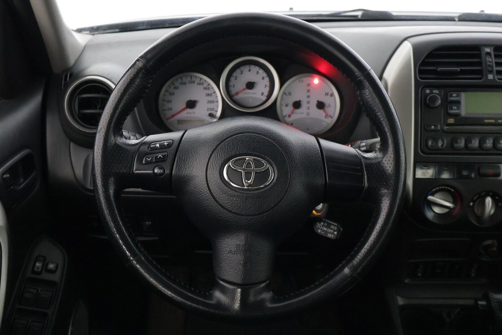 Toyota RAV4 2005 2,0 VVT-i 4WD * Lohkolämmitin / 2x renkaat / Vakkari / Tutkat * - *Kattavasti huollettu Suomiauto / Luotettavaa tekniikkaa edullisesti!*