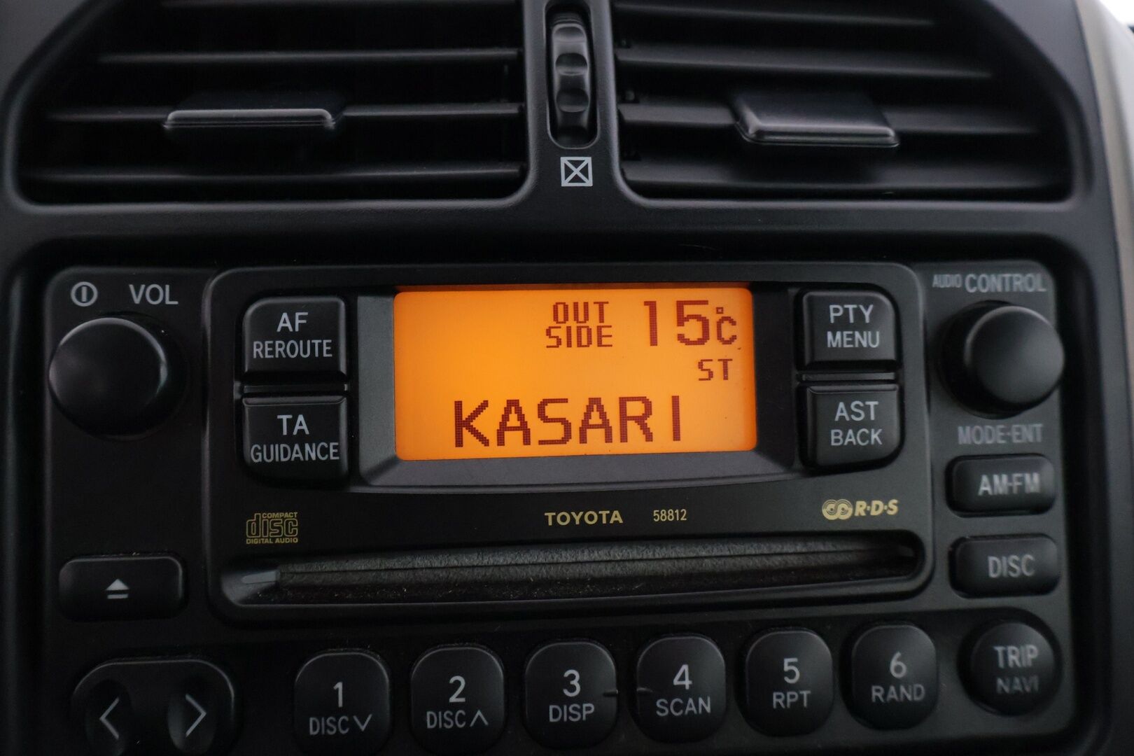 Toyota RAV4 2005 2,0 VVT-i 4WD * Lohkolämmitin / 2x renkaat / Vakkari / Tutkat * - *Kattavasti huollettu Suomiauto / Luotettavaa tekniikkaa edullisesti!*