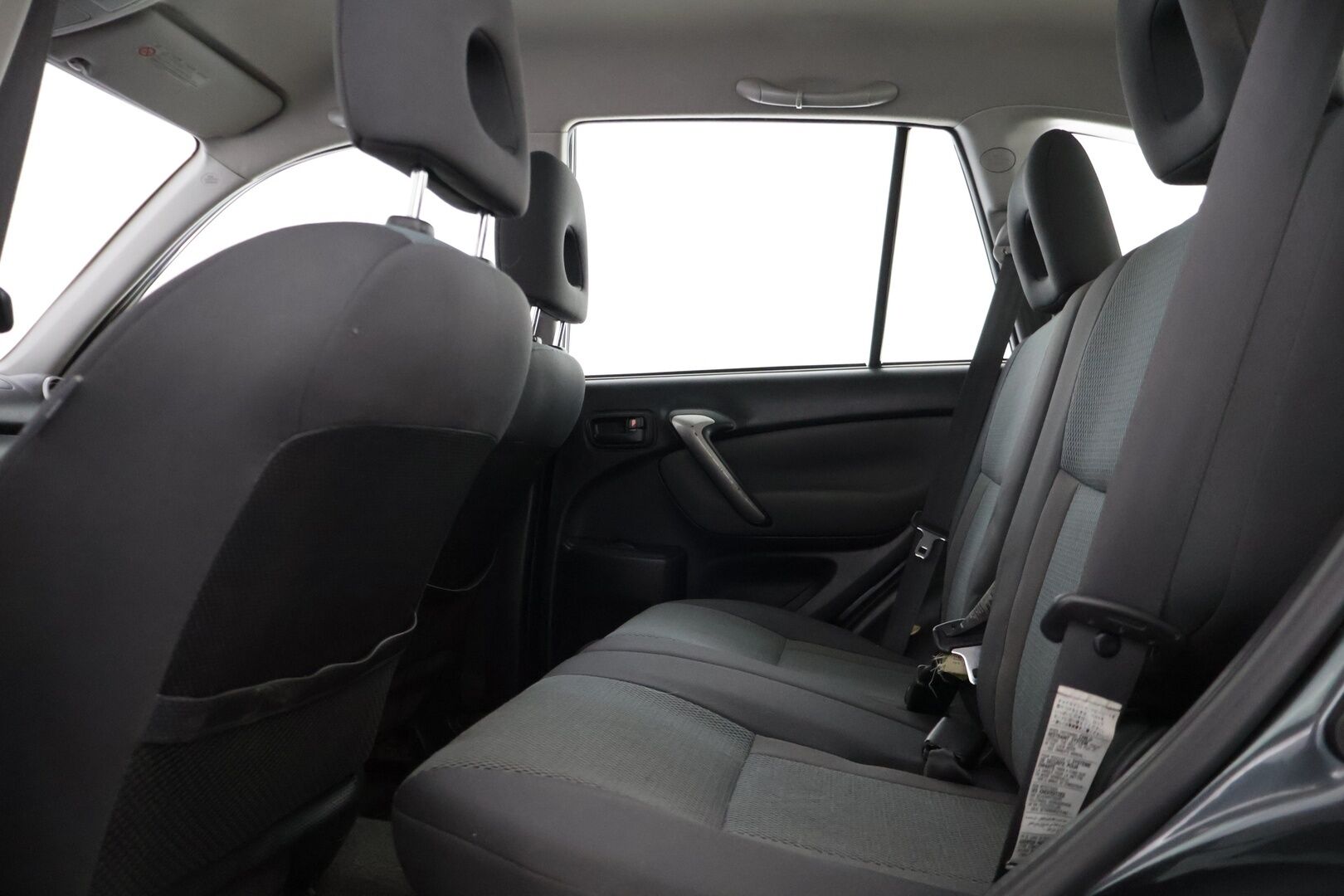 Toyota RAV4 2005 2,0 VVT-i 4WD * Lohkolämmitin / 2x renkaat / Vakkari / Tutkat * - *Kattavasti huollettu Suomiauto / Luotettavaa tekniikkaa edullisesti!*