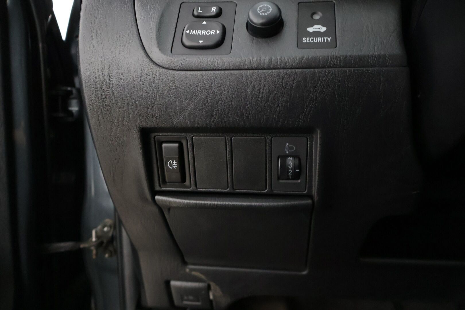 Toyota RAV4 2005 2,0 VVT-i 4WD * Lohkolämmitin / 2x renkaat / Vakkari / Tutkat * - *Kattavasti huollettu Suomiauto / Luotettavaa tekniikkaa edullisesti!*