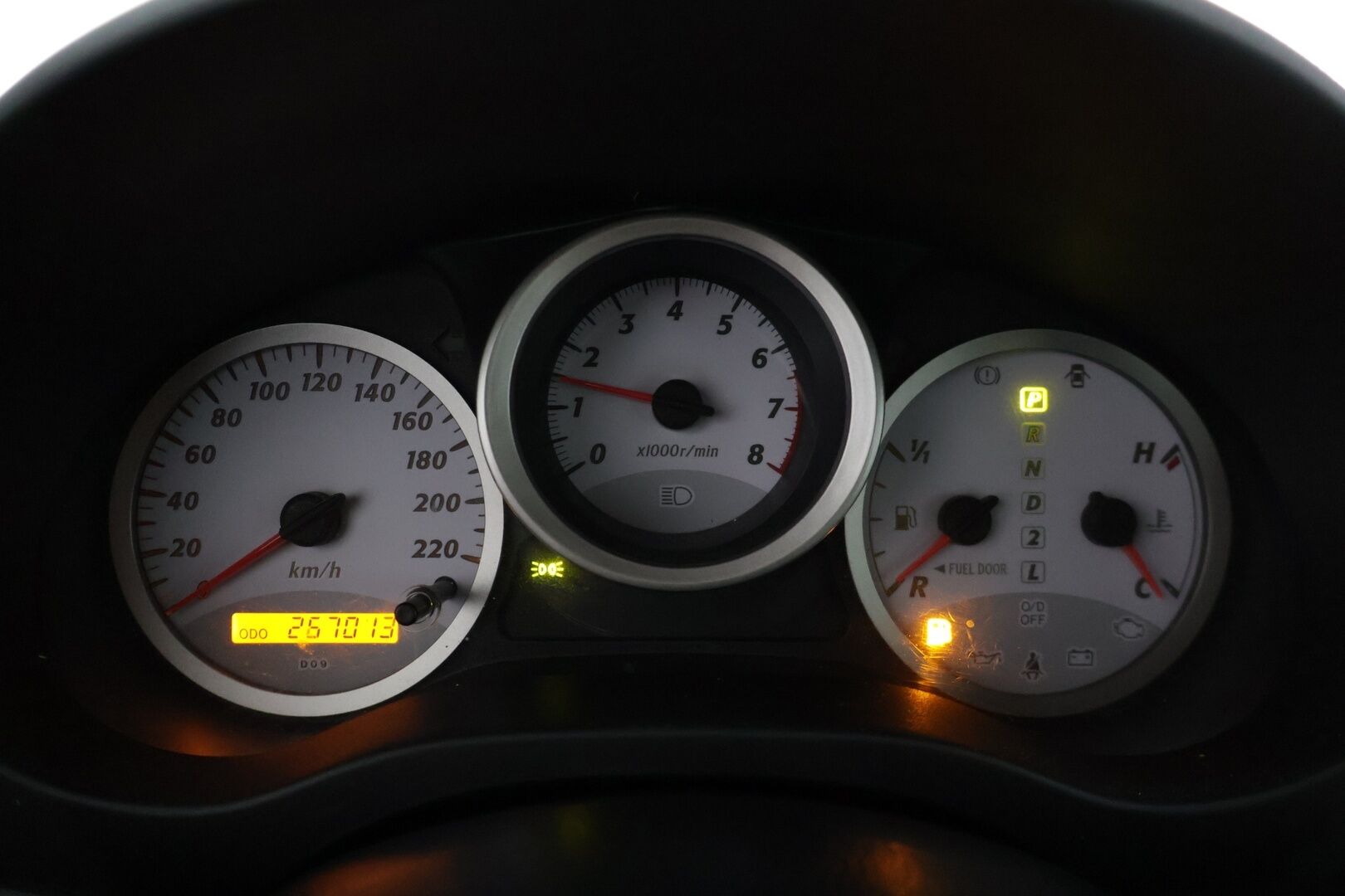 Toyota RAV4 2005 2,0 VVT-i 4WD * Lohkolämmitin / 2x renkaat / Vakkari / Tutkat * - *Kattavasti huollettu Suomiauto / Luotettavaa tekniikkaa edullisesti!*