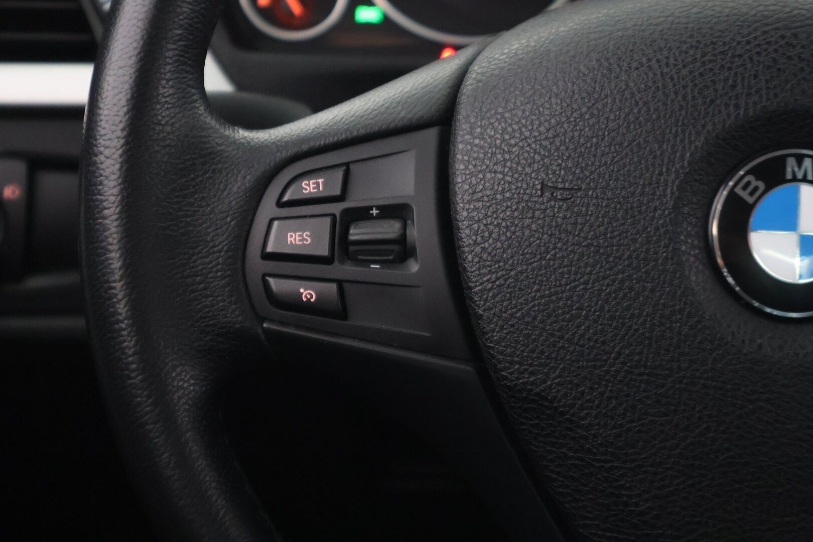 BMW 316 2013 TwinPower Turbo A F30 Sedan Business Automatic Edition *Xenon / Vakkari / Bluetooth / Tutkat * - * Suomi-auto / Kahdet renkaat / Taloudellinen ja edullinen käyttis *