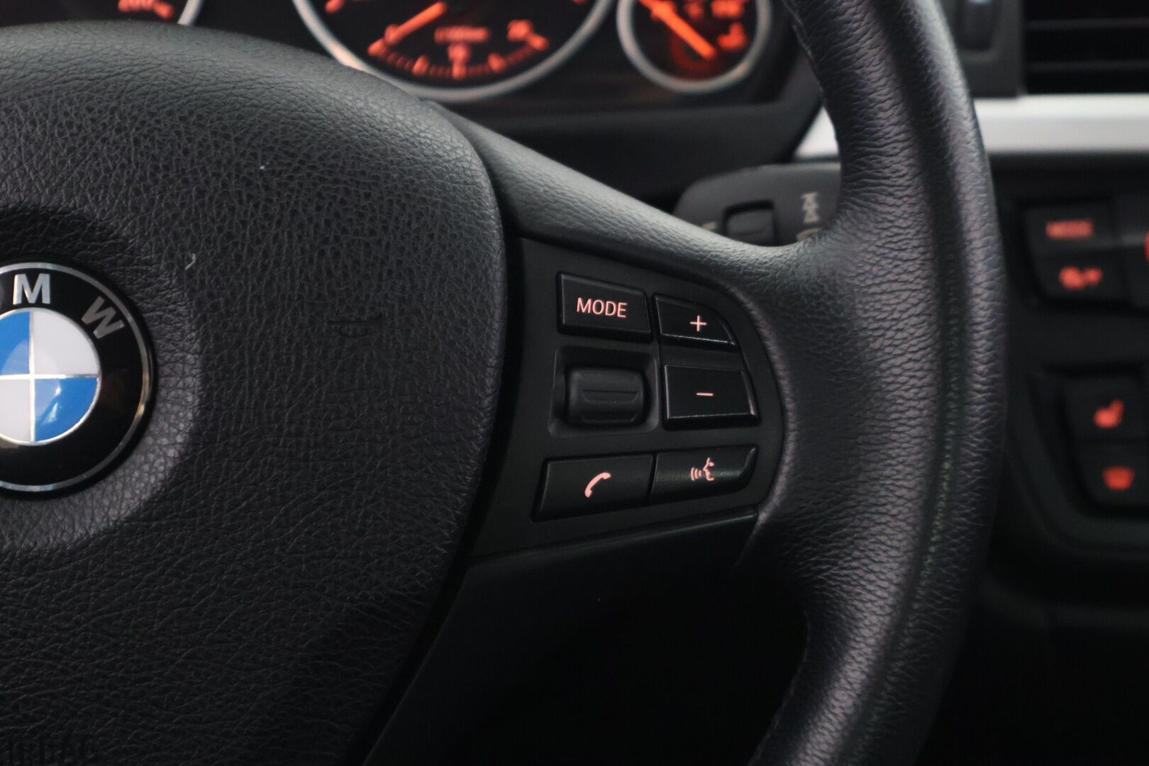 BMW 316 2013 TwinPower Turbo A F30 Sedan Business Automatic Edition *Xenon / Vakkari / Bluetooth / Tutkat * - * Suomi-auto / Kahdet renkaat / Taloudellinen ja edullinen käyttis *