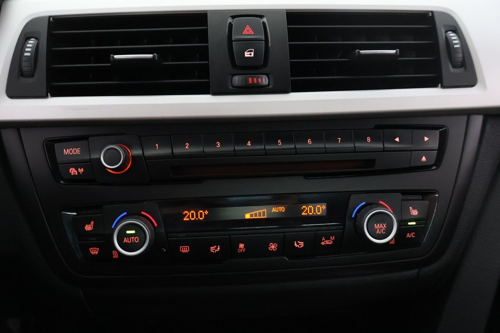 BMW 316 2013 TwinPower Turbo A F30 Sedan Business Automatic Edition *Xenon / Vakkari / Bluetooth / Tutkat * - * Suomi-auto / Kahdet renkaat / Taloudellinen ja edullinen käyttis *