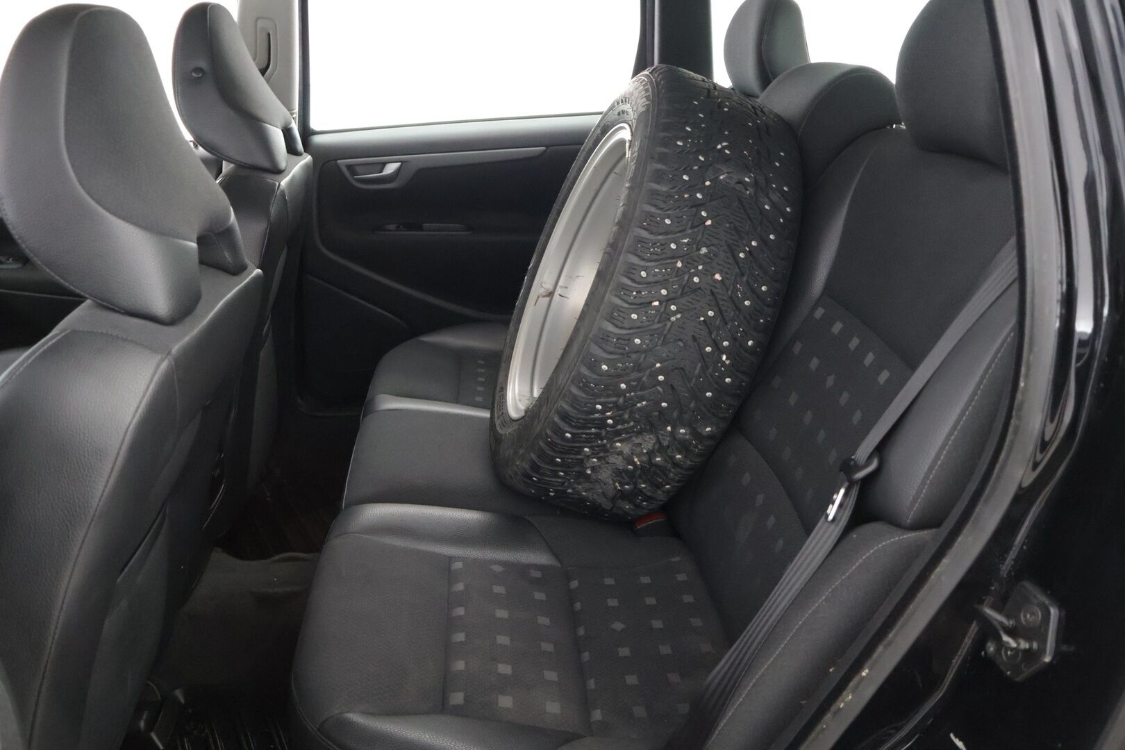 Volvo V70 2007 2,4 (140) Business man *MYYDÄÄN HUUTOKAUPAT.COM*
