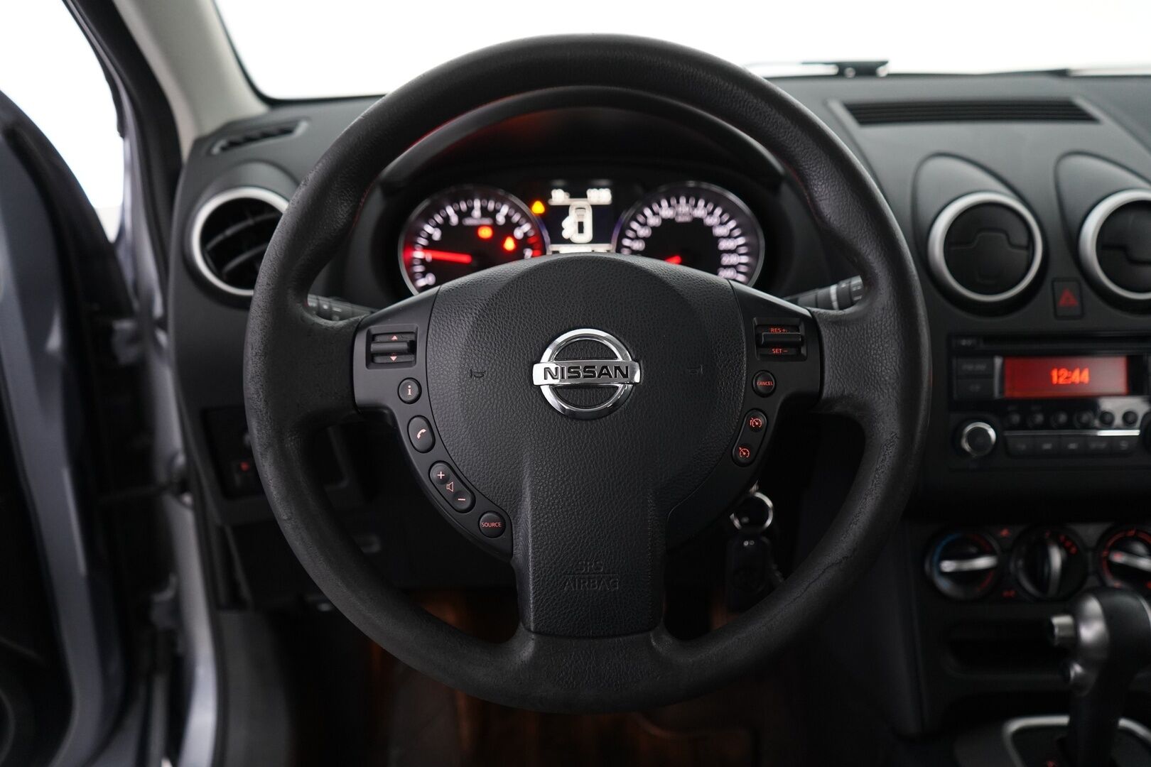 Nissan Qashqai 2013 1,6L Visia 2WD CVT Cruise - Lohko | Vakkari | kahdet renkaat Nissanin alumiinivantein | Säntillisesti huollettu | Seuraava katsastus 20.4.2027 | Suomi-auto